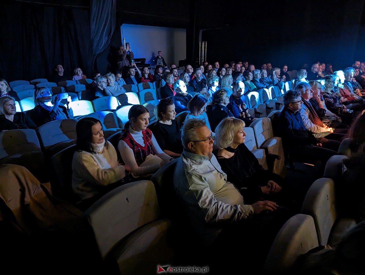 Co za koncert! Filip Lato i Patrycja Kosiarkiewicz wystąpił w Multimedialnym Centrum Natura [10.12.2023] - zdjęcie #2 - eOstroleka.pl