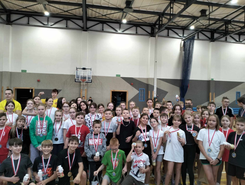 Mikołajkowy Wielobój Atletyczny w SP 10 - zdjęcie #17 - eOstroleka.pl