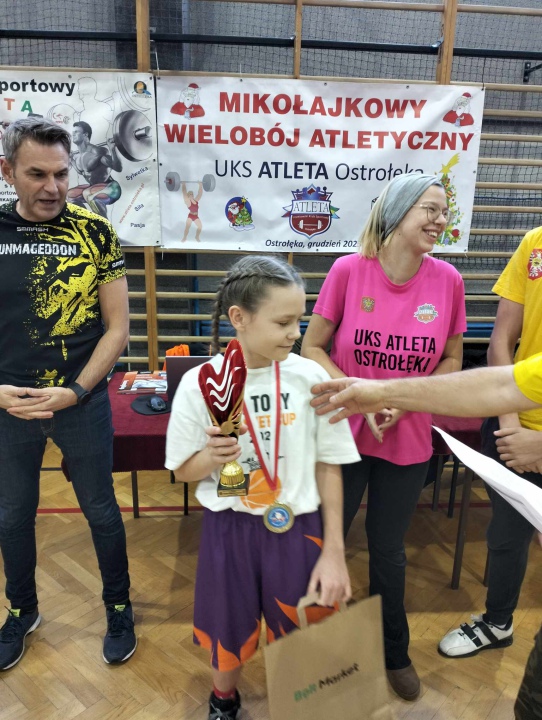 Mikołajkowy Wielobój Atletyczny w SP 10 - zdjęcie #19 - eOstroleka.pl