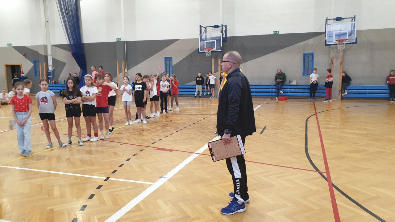 Mikołajkowy Wielobój Atletyczny w SP 10 - zdjęcie #2 - eOstroleka.pl