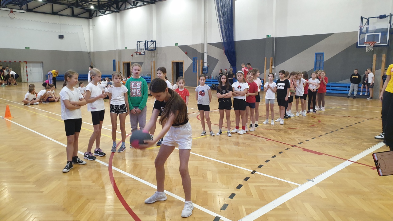 Mikołajkowy Wielobój Atletyczny w SP 10 - zdjęcie #3 - eOstroleka.pl