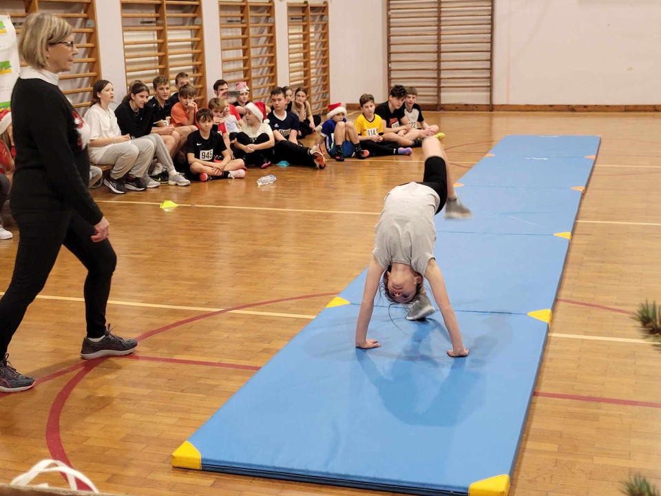 Mikołajki na sportowo z UKS Clan Ostrołęka 2023 - zdjęcie #12 - eOstroleka.pl