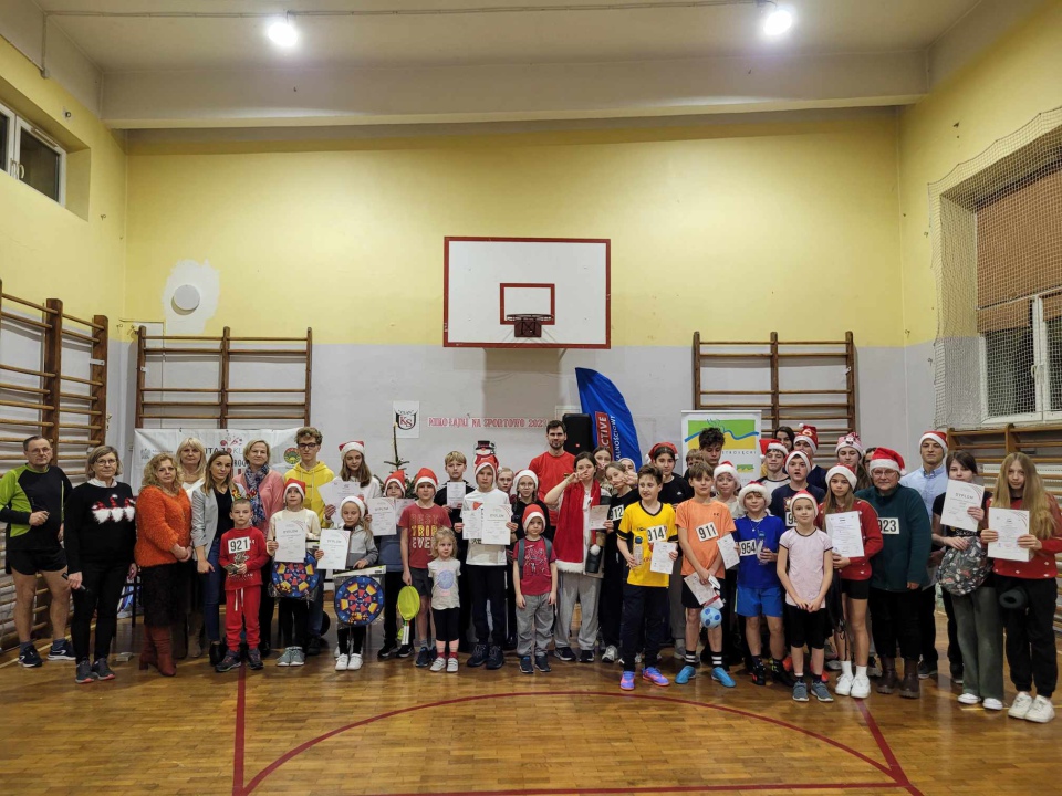 Mikołajki na sportowo z UKS Clan Ostrołęka 2023 - zdjęcie #11 - eOstroleka.pl