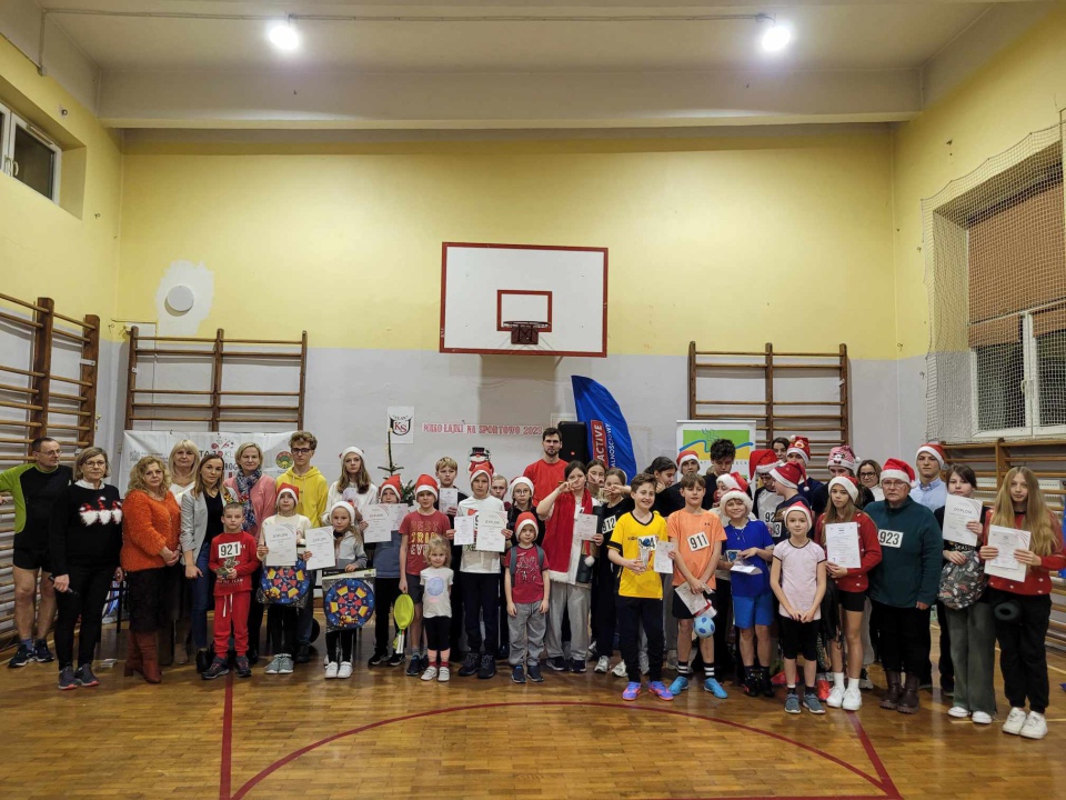 Mikołajki na sportowo z UKS Clan Ostrołęka 2023 - zdjęcie #1 - eOstroleka.pl