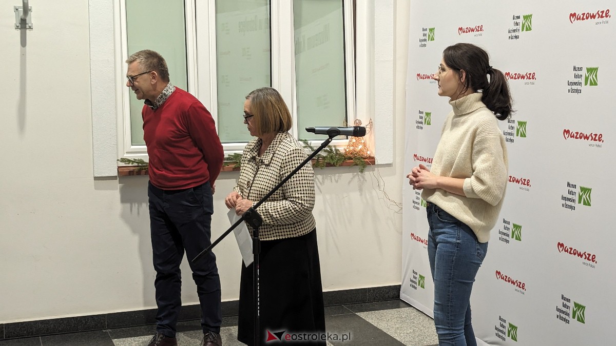 Wernisaż wystawy pt. „Karol Tchorek – (ko)lekcja kurpiowska” [12.12.2023] - zdjęcie #20 - eOstroleka.pl