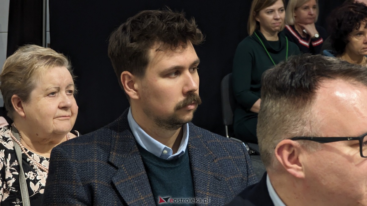 Wernisaż wystawy pt. „Karol Tchorek – (ko)lekcja kurpiowska” [12.12.2023] - zdjęcie #17 - eOstroleka.pl