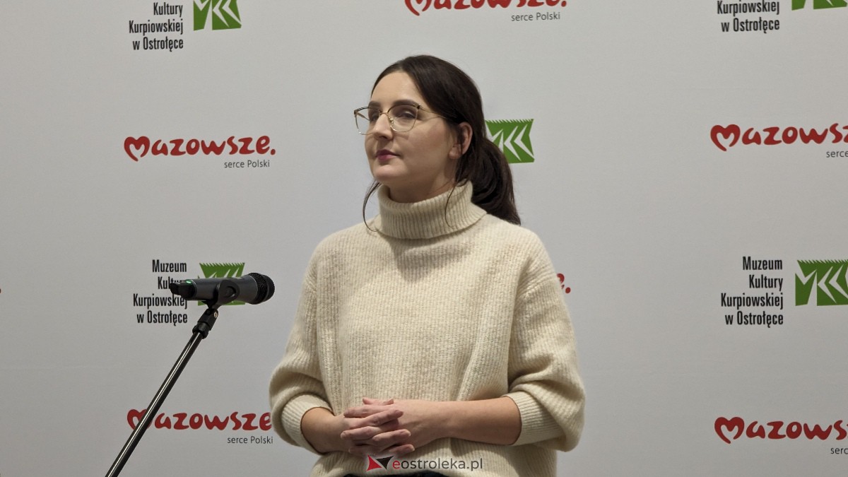 Wernisaż wystawy pt. „Karol Tchorek – (ko)lekcja kurpiowska” [12.12.2023] - zdjęcie #7 - eOstroleka.pl