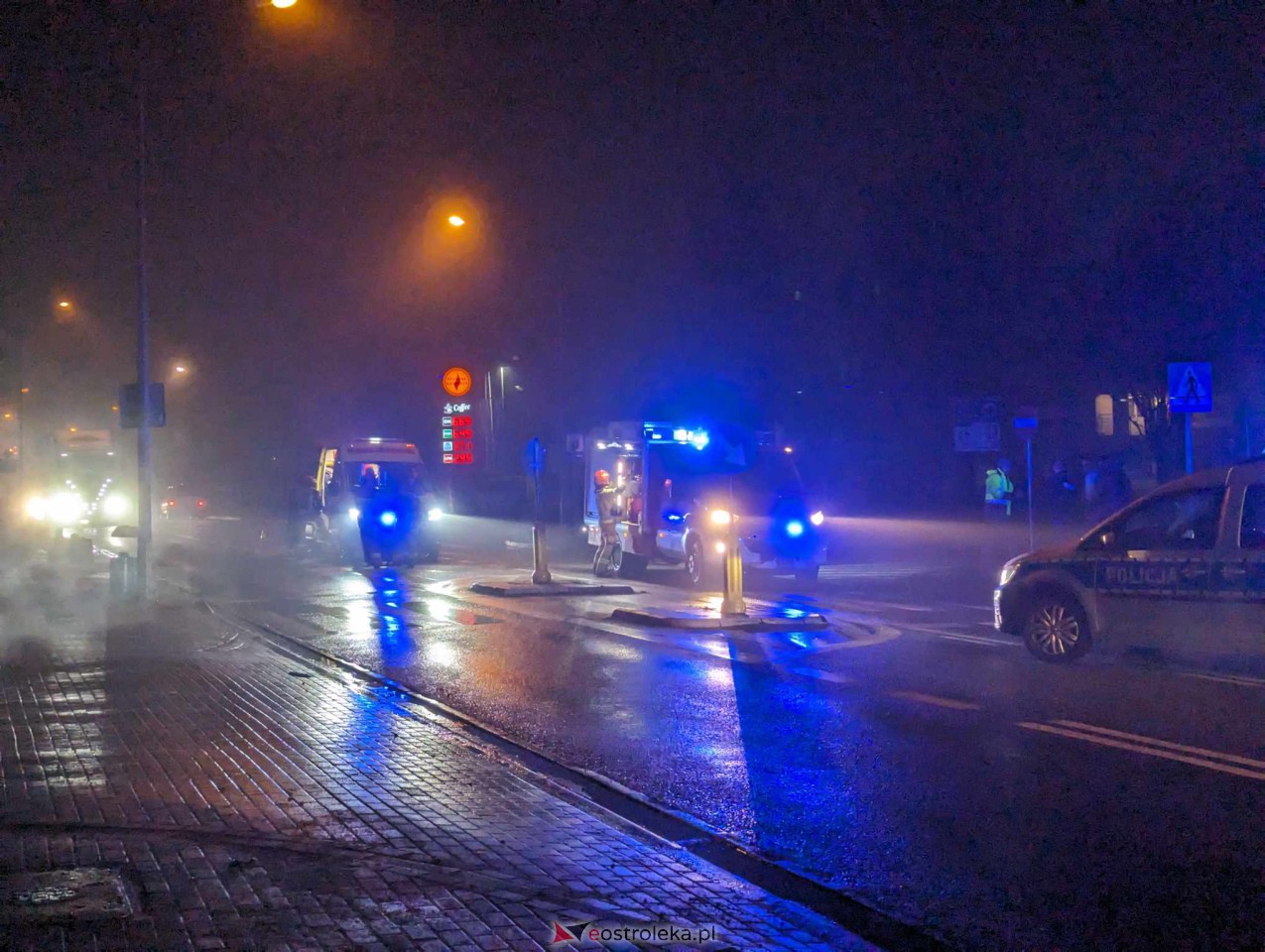 Wypadek na Targowej w Ostrołęce [12.12.2023] - zdjęcie #11 - eOstroleka.pl