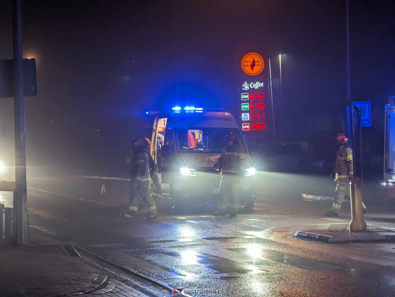 Wypadek na Targowej w Ostrołęce [12.12.2023] - zdjęcie #8 - eOstroleka.pl