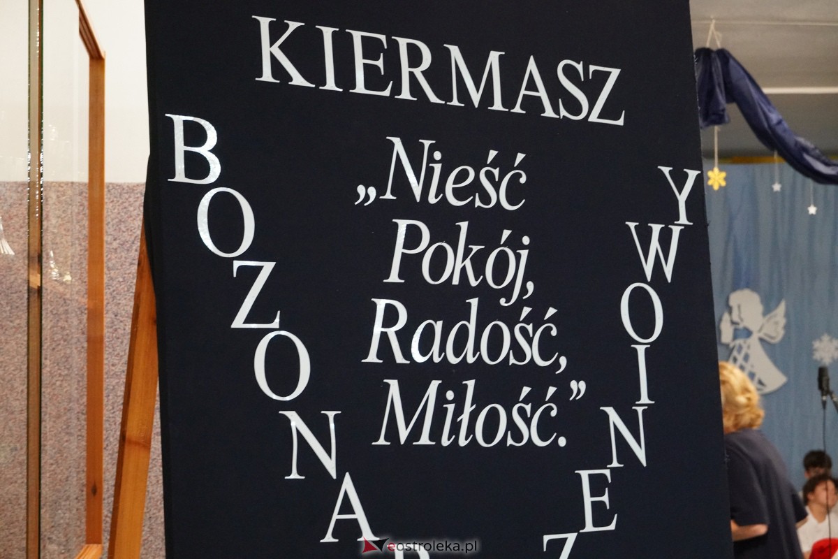 Kolędowanie i kiermasz świąteczny w SP nr 5 [14.12.2023] - zdjęcie #126 - eOstroleka.pl