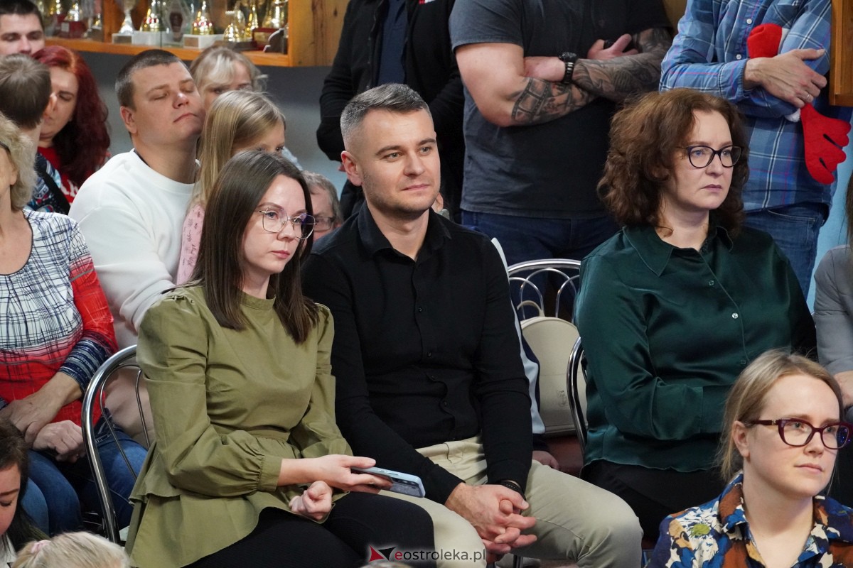 Kolędowanie i kiermasz świąteczny w SP nr 5 [14.12.2023] - zdjęcie #115 - eOstroleka.pl