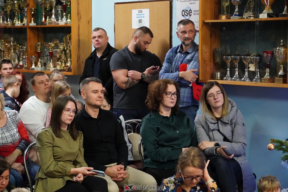 Kolędowanie i kiermasz świąteczny w SP nr 5 [14.12.2023] - zdjęcie #114 - eOstroleka.pl