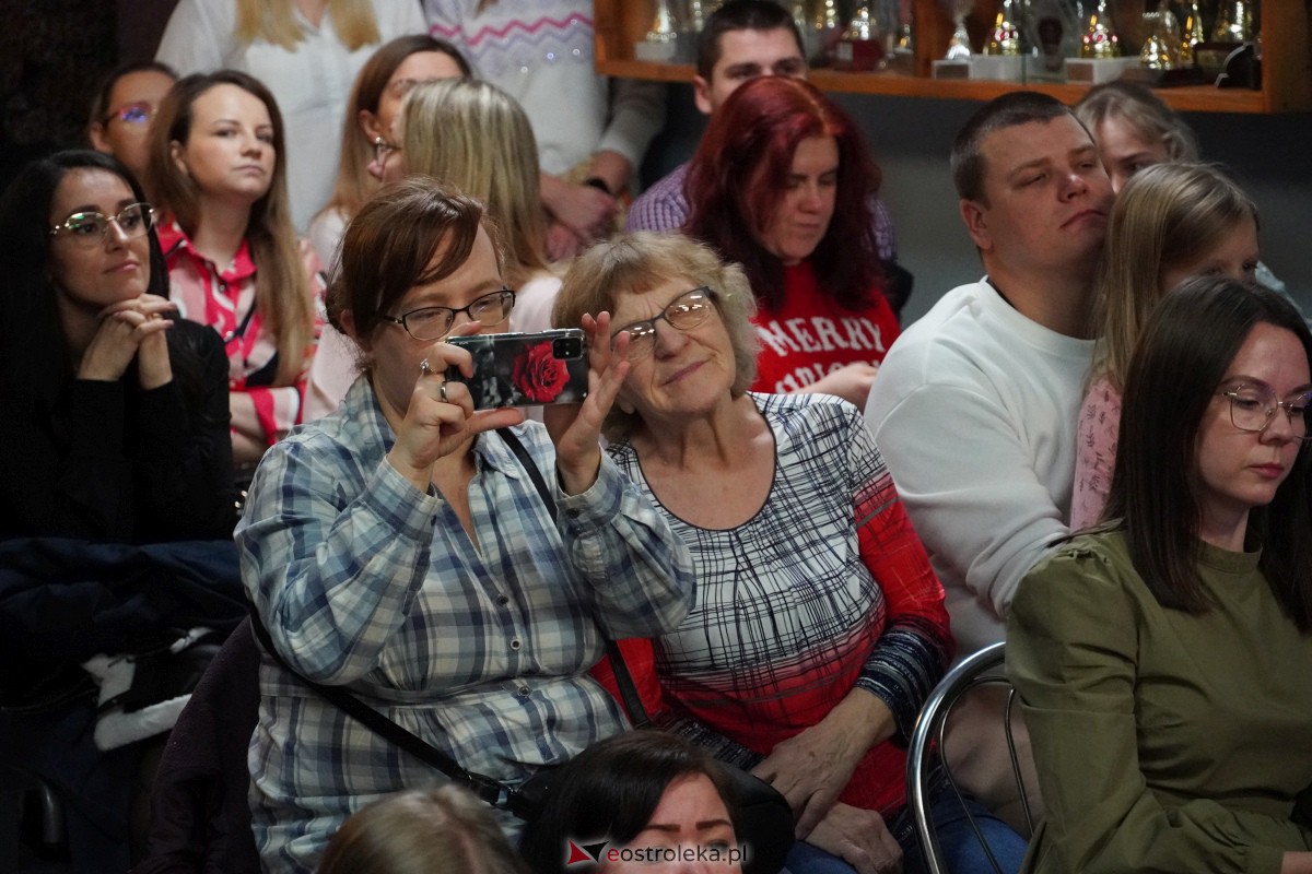 Kolędowanie i kiermasz świąteczny w SP nr 5 [14.12.2023] - zdjęcie #112 - eOstroleka.pl