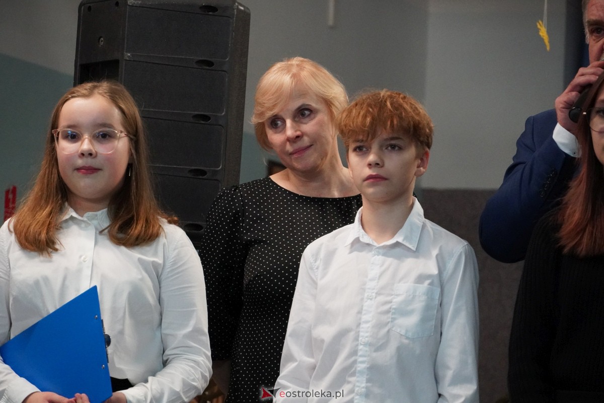 Kolędowanie i kiermasz świąteczny w SP nr 5 [14.12.2023] - zdjęcie #97 - eOstroleka.pl