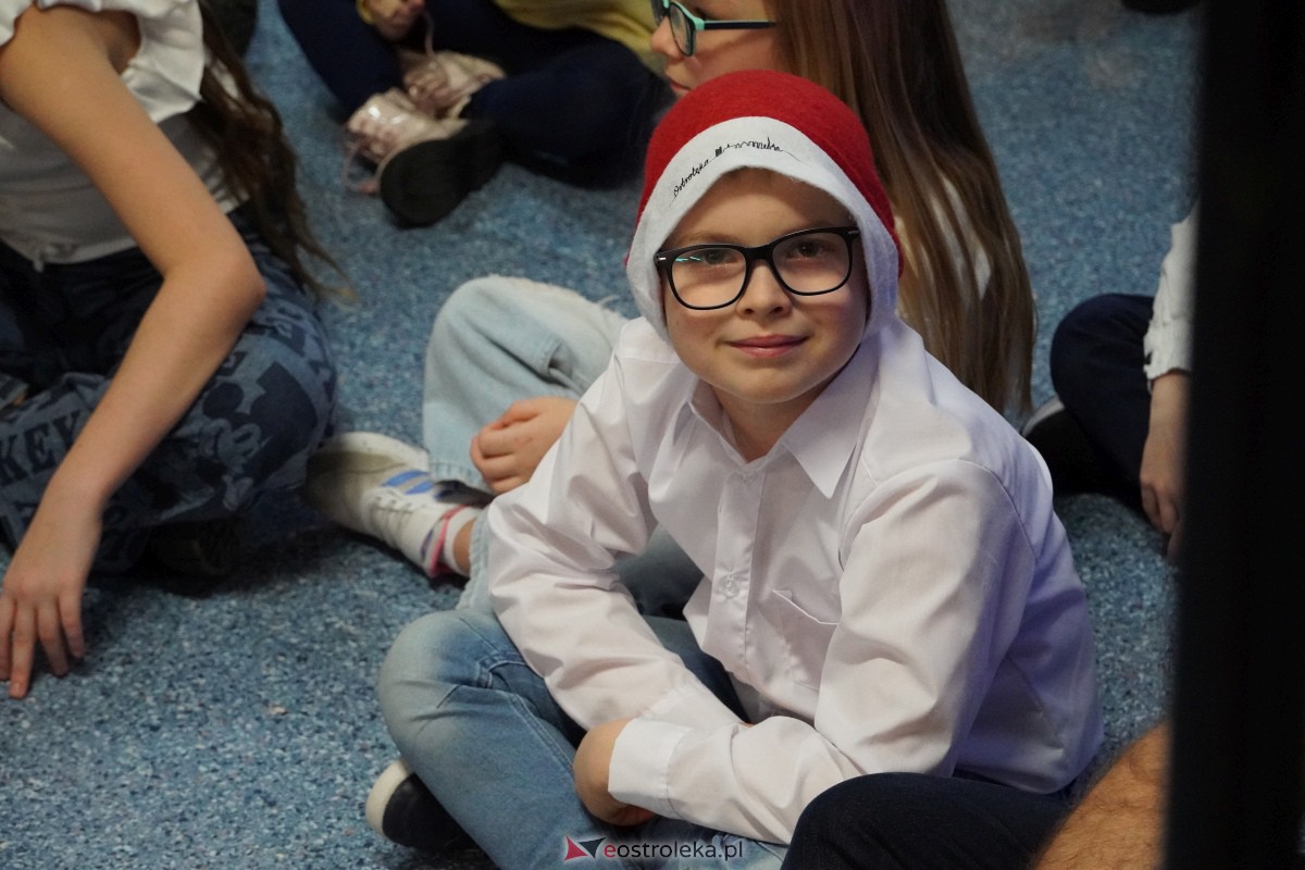 Kolędowanie i kiermasz świąteczny w SP nr 5 [14.12.2023] - zdjęcie #58 - eOstroleka.pl
