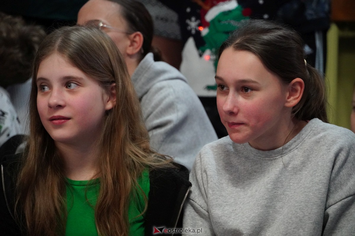 Kolędowanie i kiermasz świąteczny w SP nr 5 [14.12.2023] - zdjęcie #37 - eOstroleka.pl