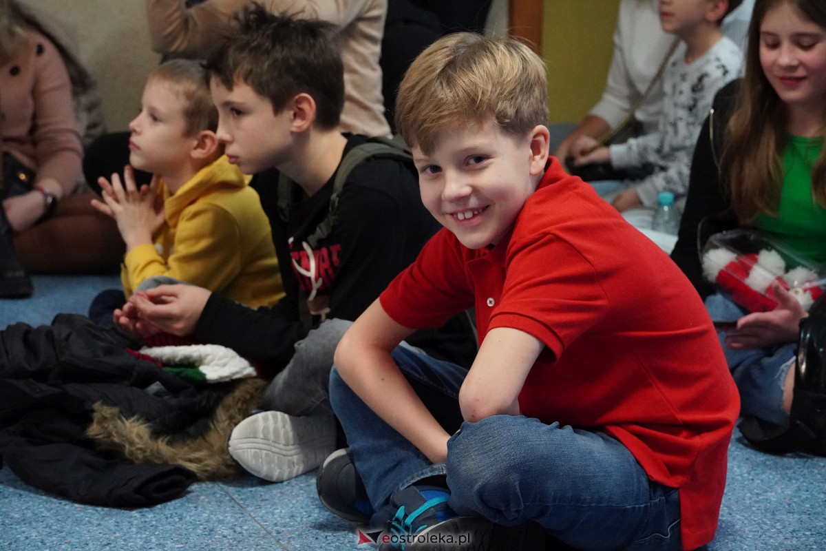 Kolędowanie i kiermasz świąteczny w SP nr 5 [14.12.2023] - zdjęcie #36 - eOstroleka.pl
