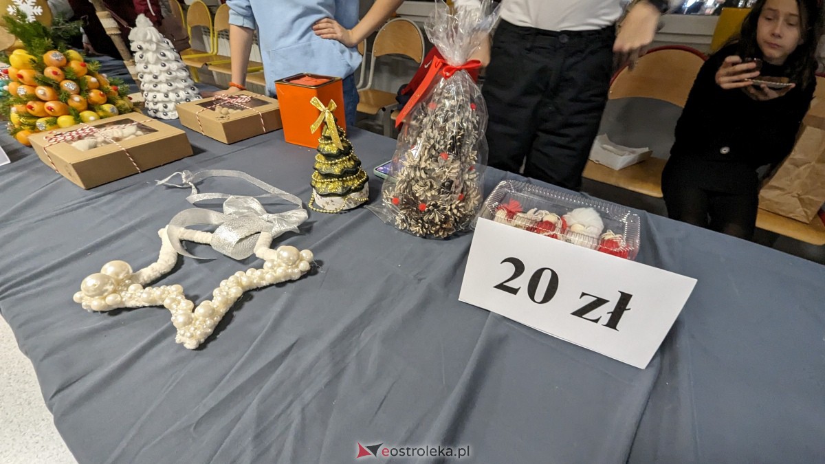 Kolędowanie i kiermasz świąteczny w SP nr 5 [14.12.2023] - zdjęcie #29 - eOstroleka.pl