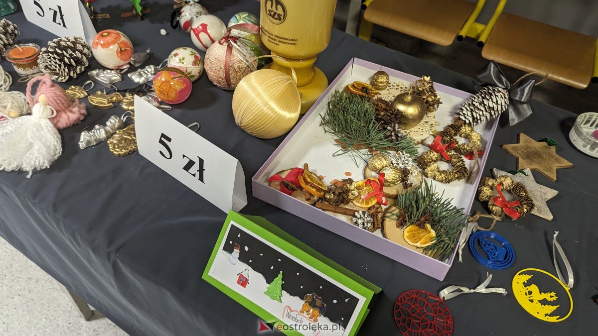Kolędowanie i kiermasz świąteczny w SP nr 5 [14.12.2023] - zdjęcie #12 - eOstroleka.pl