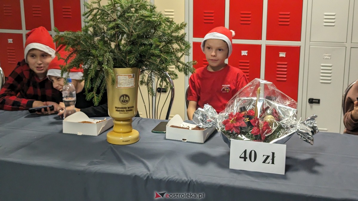 Kolędowanie i kiermasz świąteczny w SP nr 5 [14.12.2023] - zdjęcie #4 - eOstroleka.pl