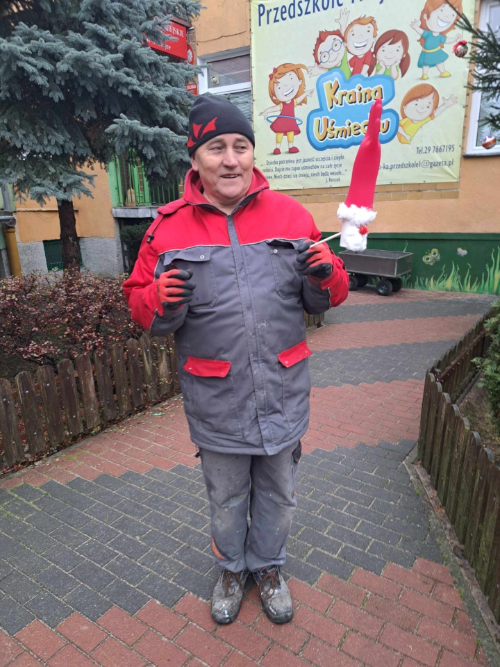 Świąteczny nastrój na osiedlu Centrum dzięki współpracy przedszkolaków i spółdzielni mieszkaniowej [15.12.2023] - zdjęcie #39 - eOstroleka.pl