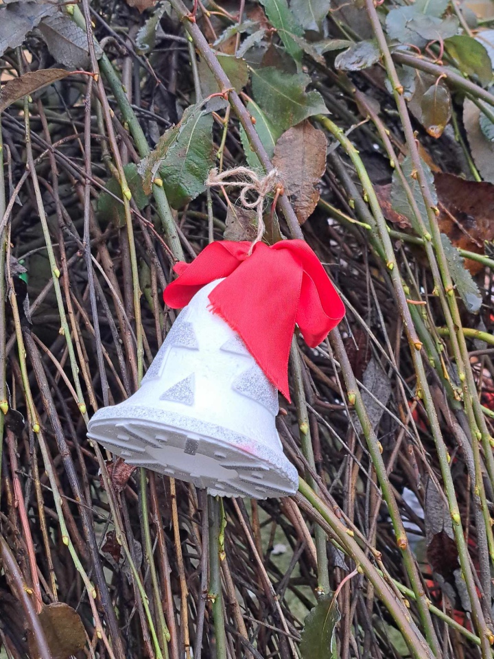 Świąteczny nastrój na osiedlu Centrum dzięki współpracy przedszkolaków i spółdzielni mieszkaniowej [15.12.2023] - zdjęcie #5 - eOstroleka.pl