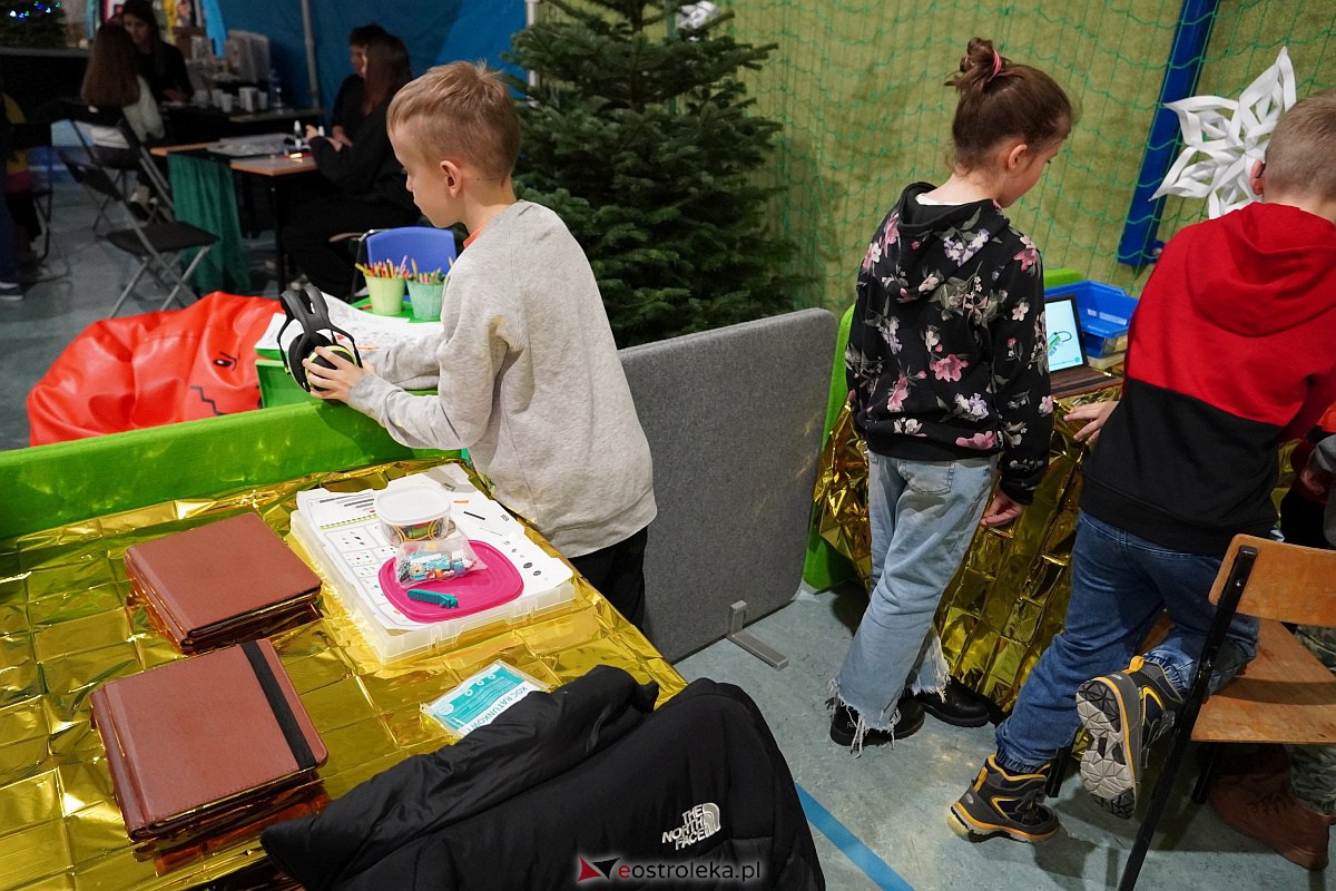 Kiermasz Bożonarodzeniowy w Rzekuniu [15.12.2023] - zdjęcie #59 - eOstroleka.pl