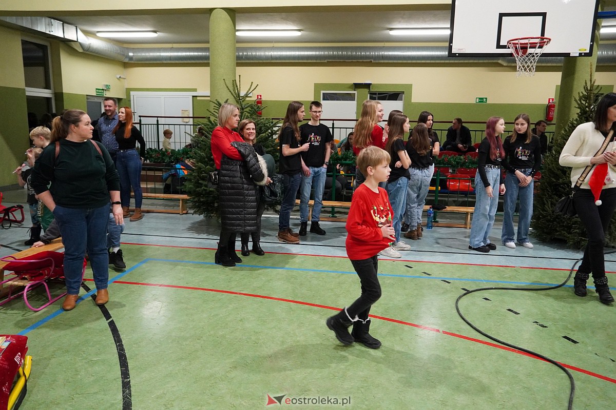 Kiermasz Bożonarodzeniowy w Rzekuniu [15.12.2023] - zdjęcie #57 - eOstroleka.pl