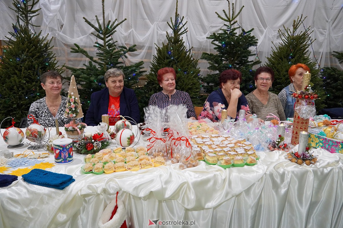 Kiermasz Bożonarodzeniowy w Rzekuniu [15.12.2023] - zdjęcie #51 - eOstroleka.pl