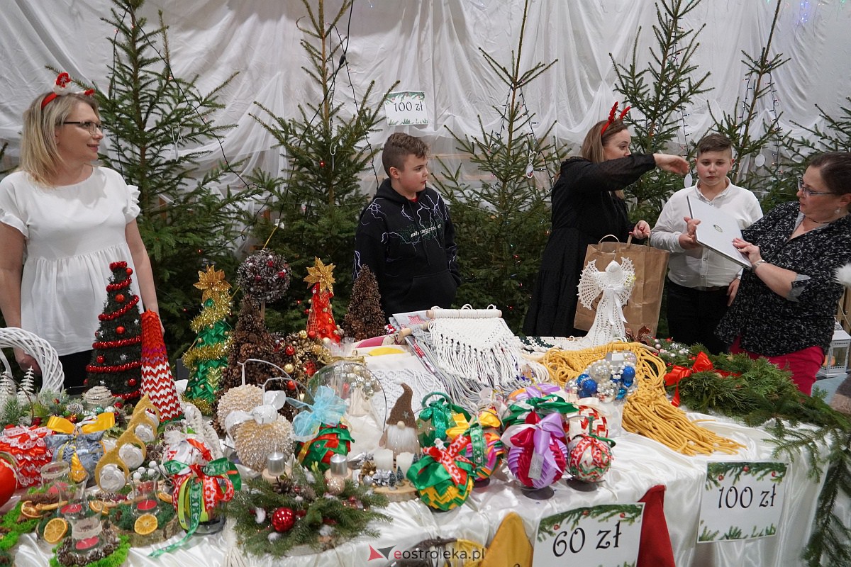 Kiermasz Bożonarodzeniowy w Rzekuniu [15.12.2023] - zdjęcie #15 - eOstroleka.pl