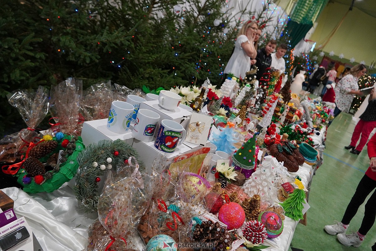 Kiermasz Bożonarodzeniowy w Rzekuniu [15.12.2023] - zdjęcie #44 - eOstroleka.pl