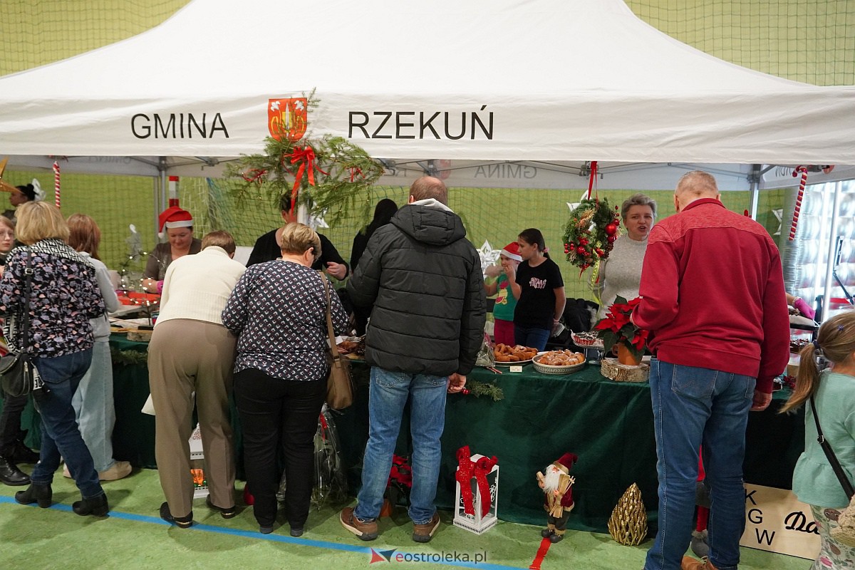 Kiermasz Bożonarodzeniowy w Rzekuniu [15.12.2023] - zdjęcie #43 - eOstroleka.pl