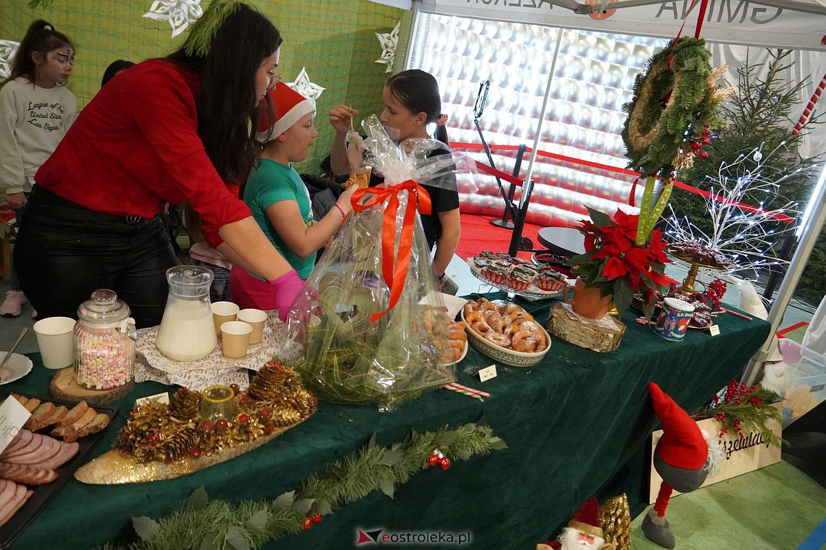 Kiermasz Bożonarodzeniowy w Rzekuniu [15.12.2023] - zdjęcie #39 - eOstroleka.pl