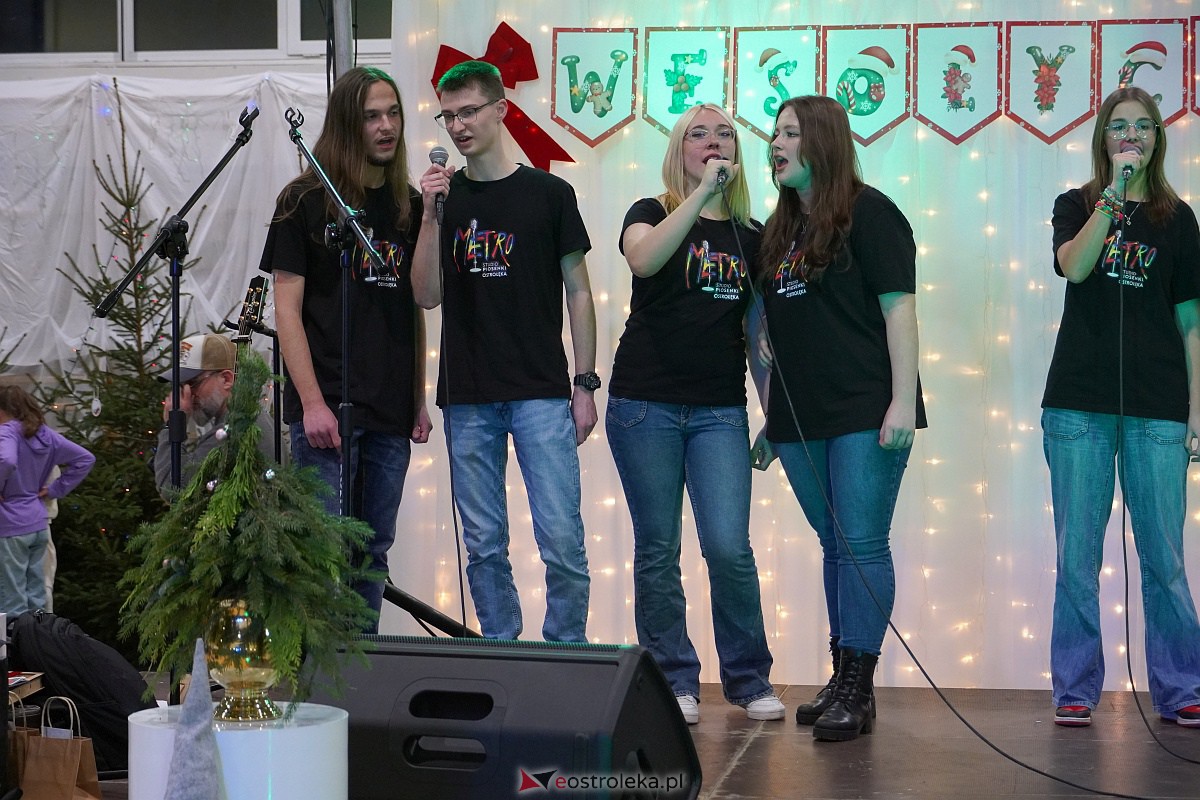 Kiermasz Bożonarodzeniowy w Rzekuniu [15.12.2023] - zdjęcie #26 - eOstroleka.pl