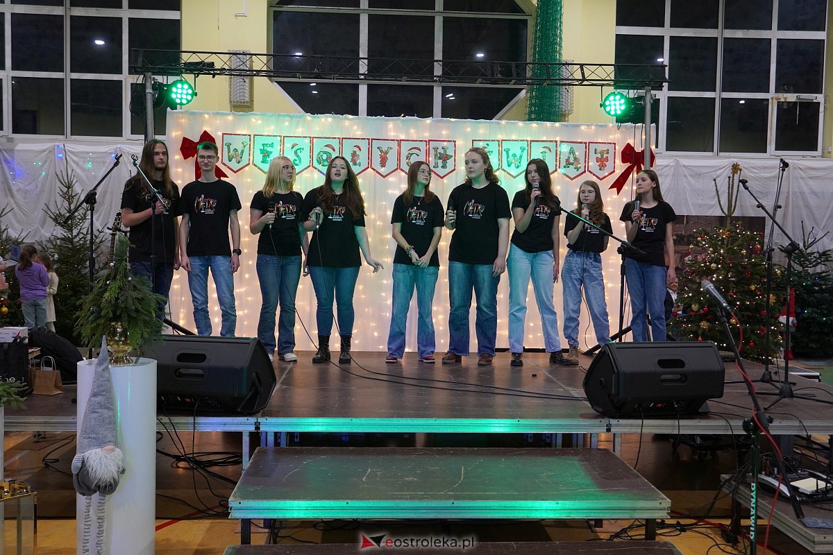 Kiermasz Bożonarodzeniowy w Rzekuniu [15.12.2023] - zdjęcie #22 - eOstroleka.pl
