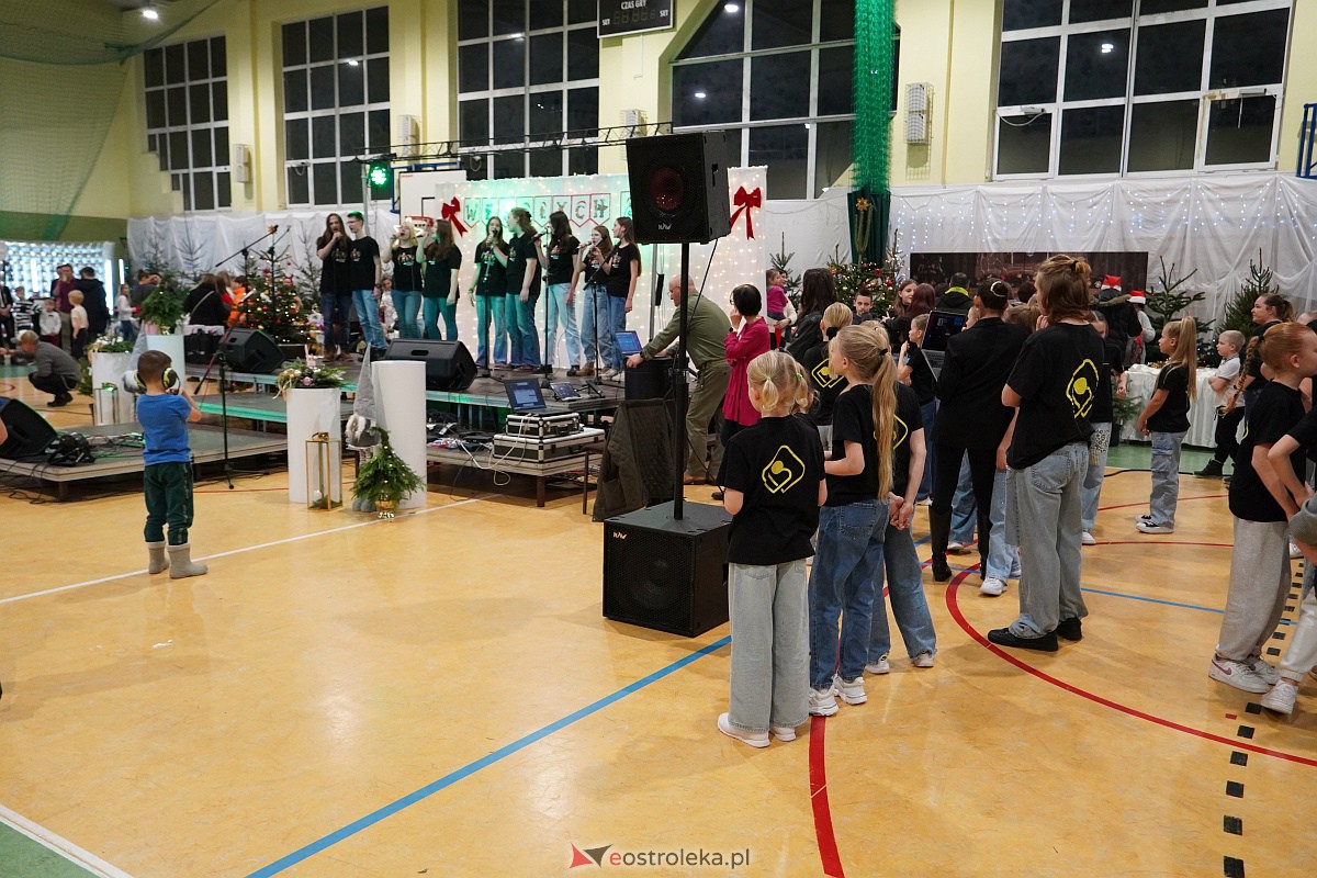 Kiermasz Bożonarodzeniowy w Rzekuniu [15.12.2023] - zdjęcie #20 - eOstroleka.pl