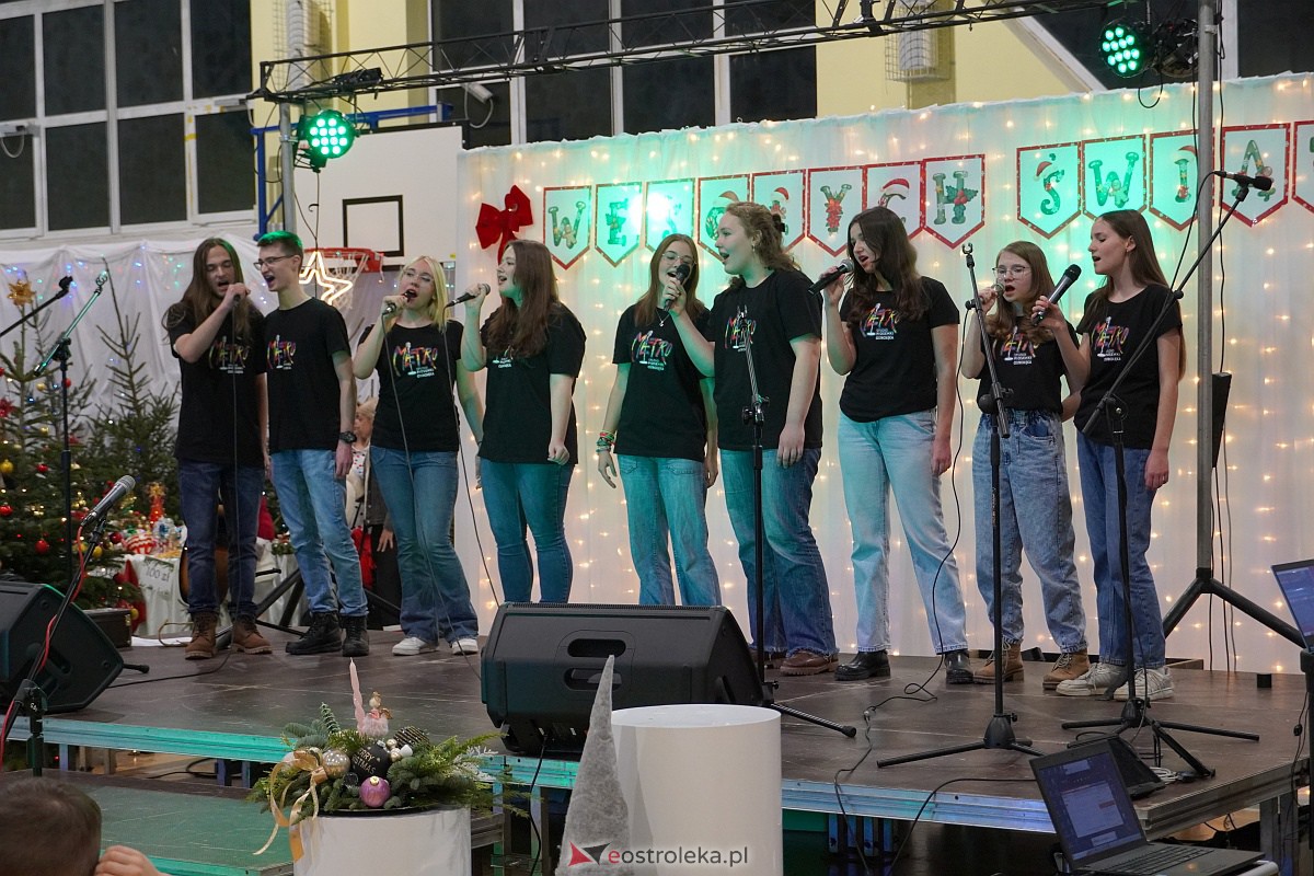 Kiermasz Bożonarodzeniowy w Rzekuniu [15.12.2023] - zdjęcie #19 - eOstroleka.pl