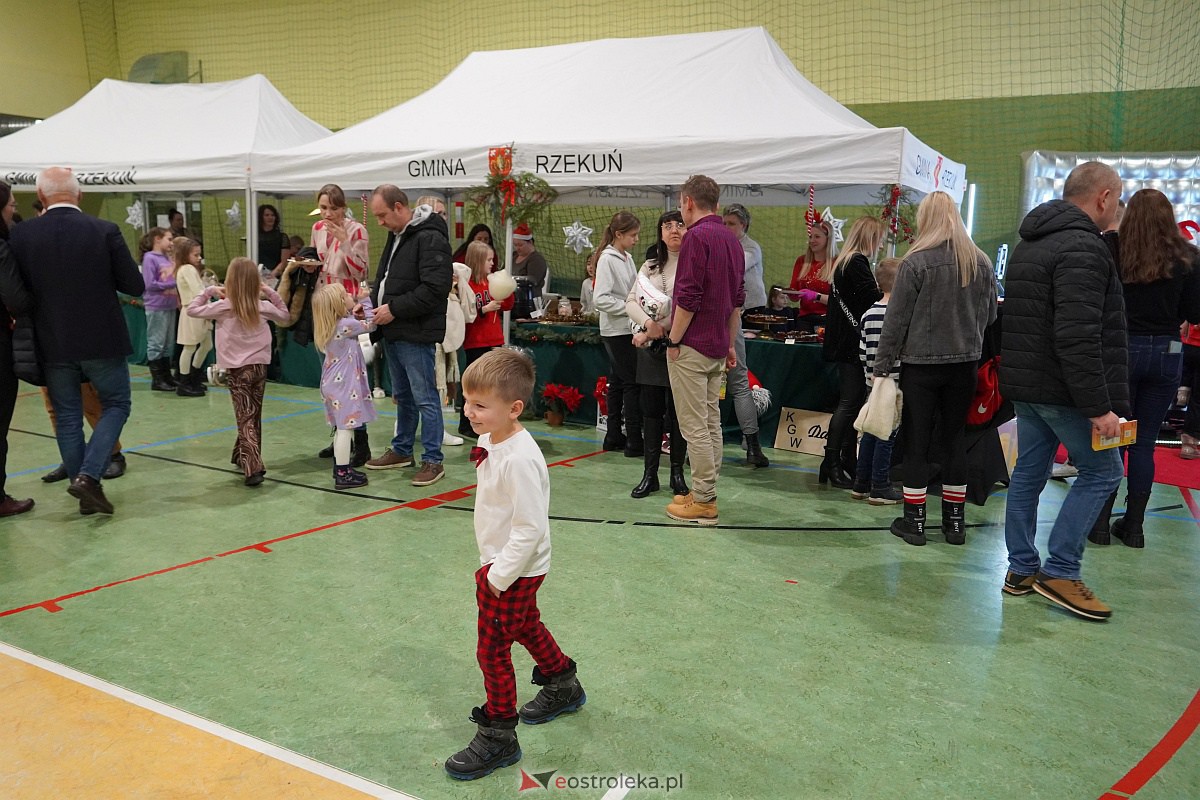 Kiermasz Bożonarodzeniowy w Rzekuniu [15.12.2023] - zdjęcie #16 - eOstroleka.pl
