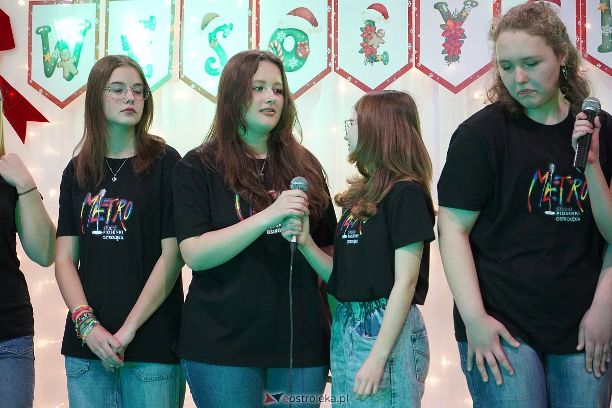 Kiermasz Bożonarodzeniowy w Rzekuniu [15.12.2023] - zdjęcie #11 - eOstroleka.pl