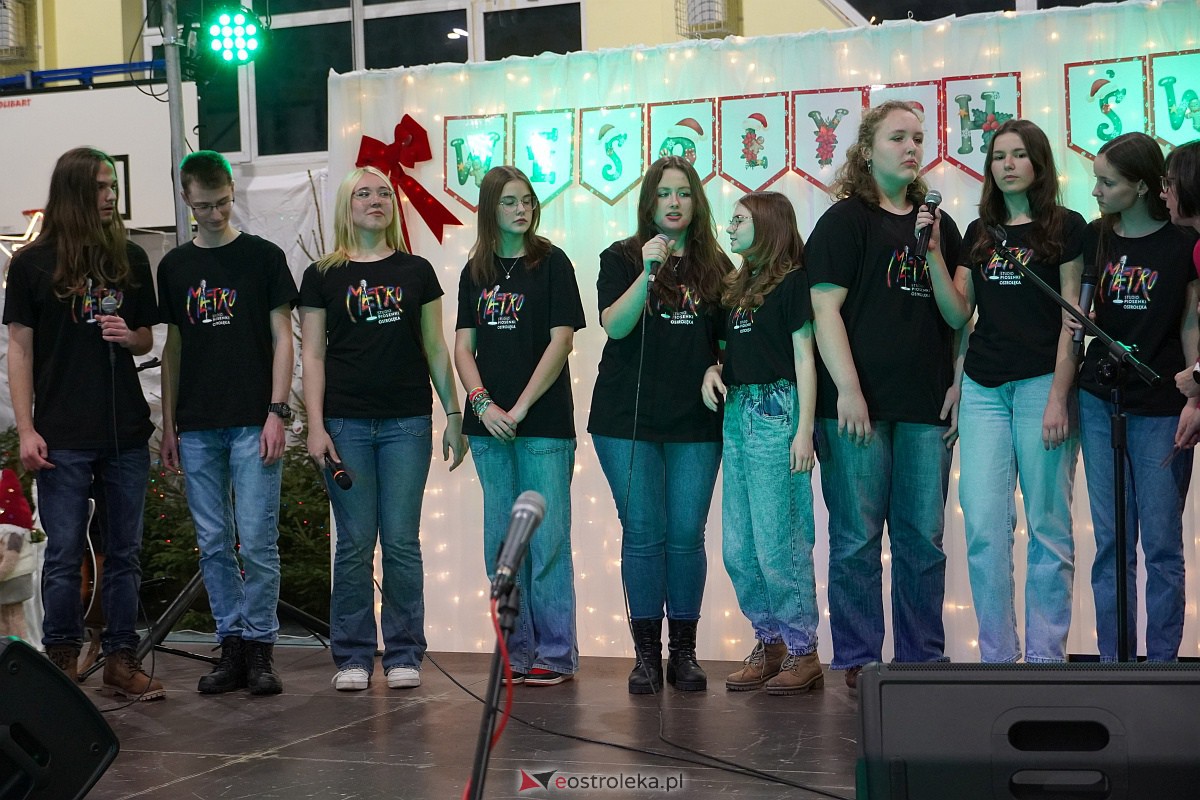 Kiermasz Bożonarodzeniowy w Rzekuniu [15.12.2023] - zdjęcie #10 - eOstroleka.pl