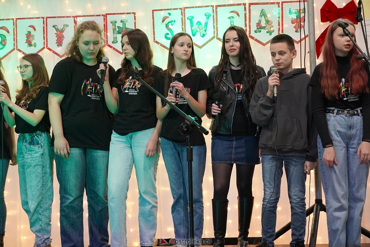 Kiermasz Bożonarodzeniowy w Rzekuniu [15.12.2023] - zdjęcie #9 - eOstroleka.pl