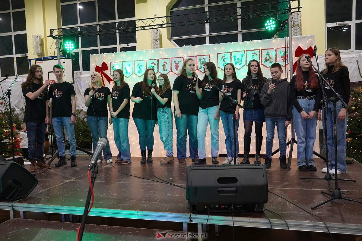 Kiermasz Bożonarodzeniowy w Rzekuniu [15.12.2023] - zdjęcie #8 - eOstroleka.pl