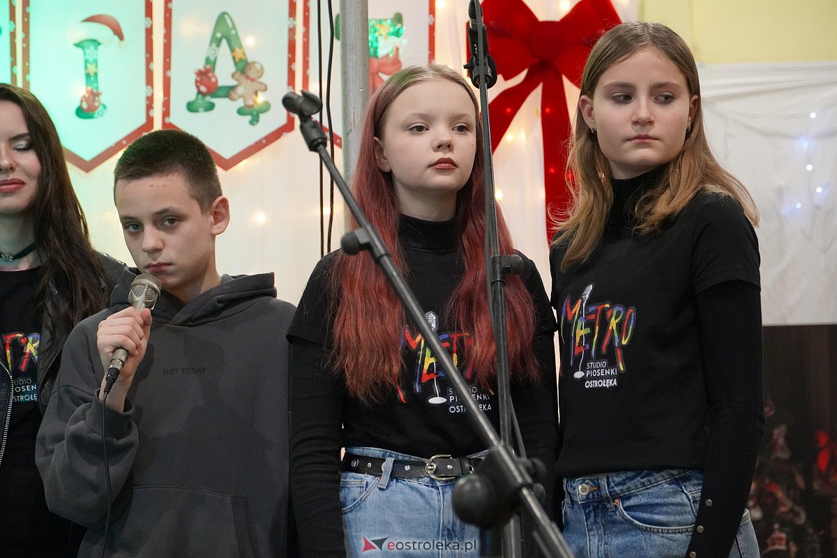 Kiermasz Bożonarodzeniowy w Rzekuniu [15.12.2023] - zdjęcie #7 - eOstroleka.pl