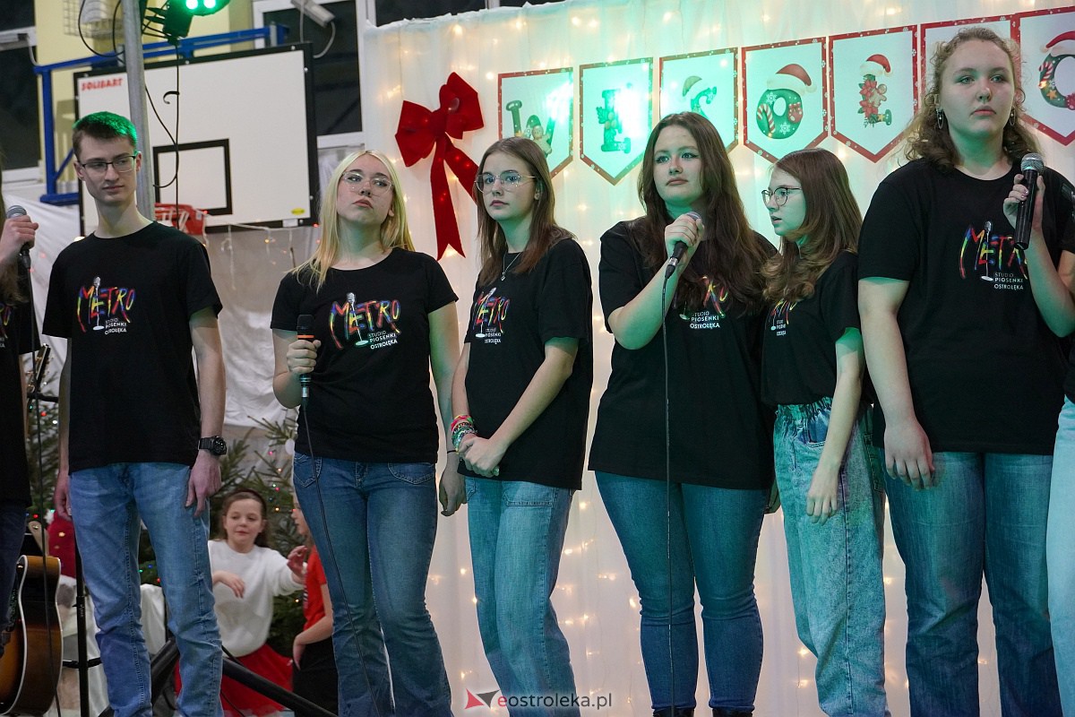 Kiermasz Bożonarodzeniowy w Rzekuniu [15.12.2023] - zdjęcie #5 - eOstroleka.pl