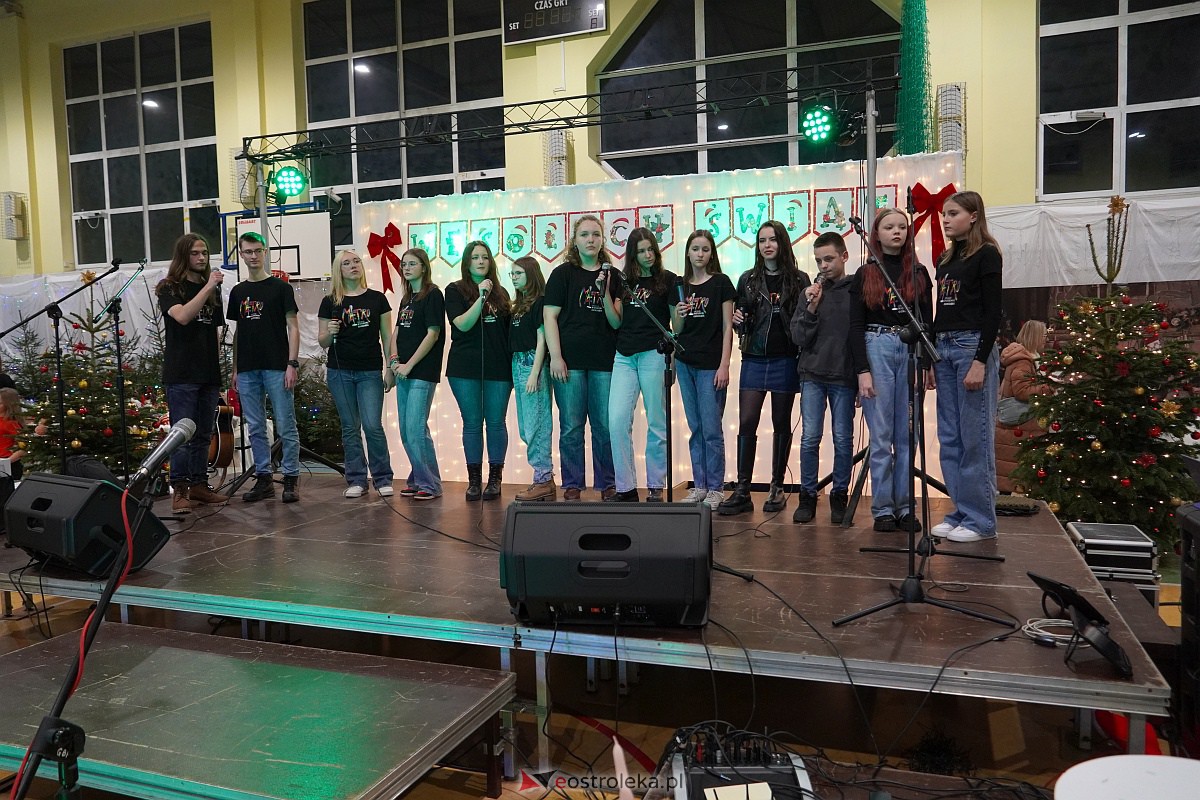 Kiermasz Bożonarodzeniowy w Rzekuniu [15.12.2023] - zdjęcie #4 - eOstroleka.pl