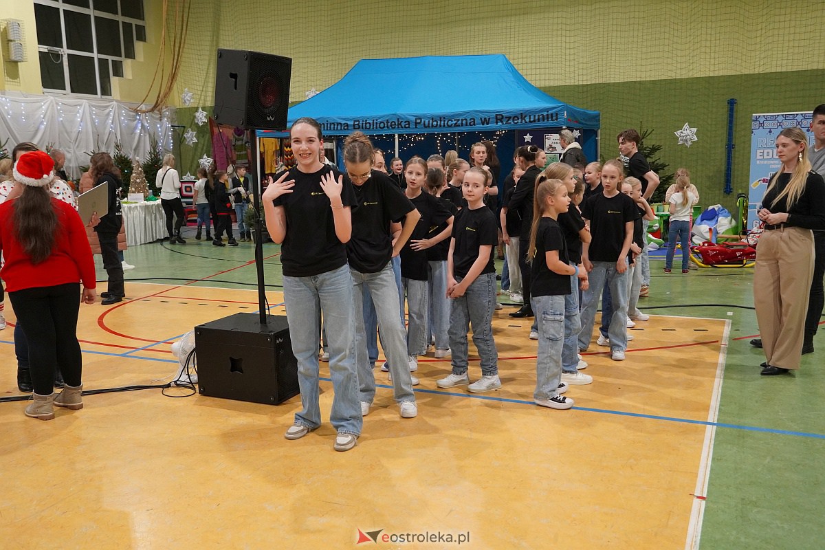 Kiermasz Bożonarodzeniowy w Rzekuniu [15.12.2023] - zdjęcie #3 - eOstroleka.pl