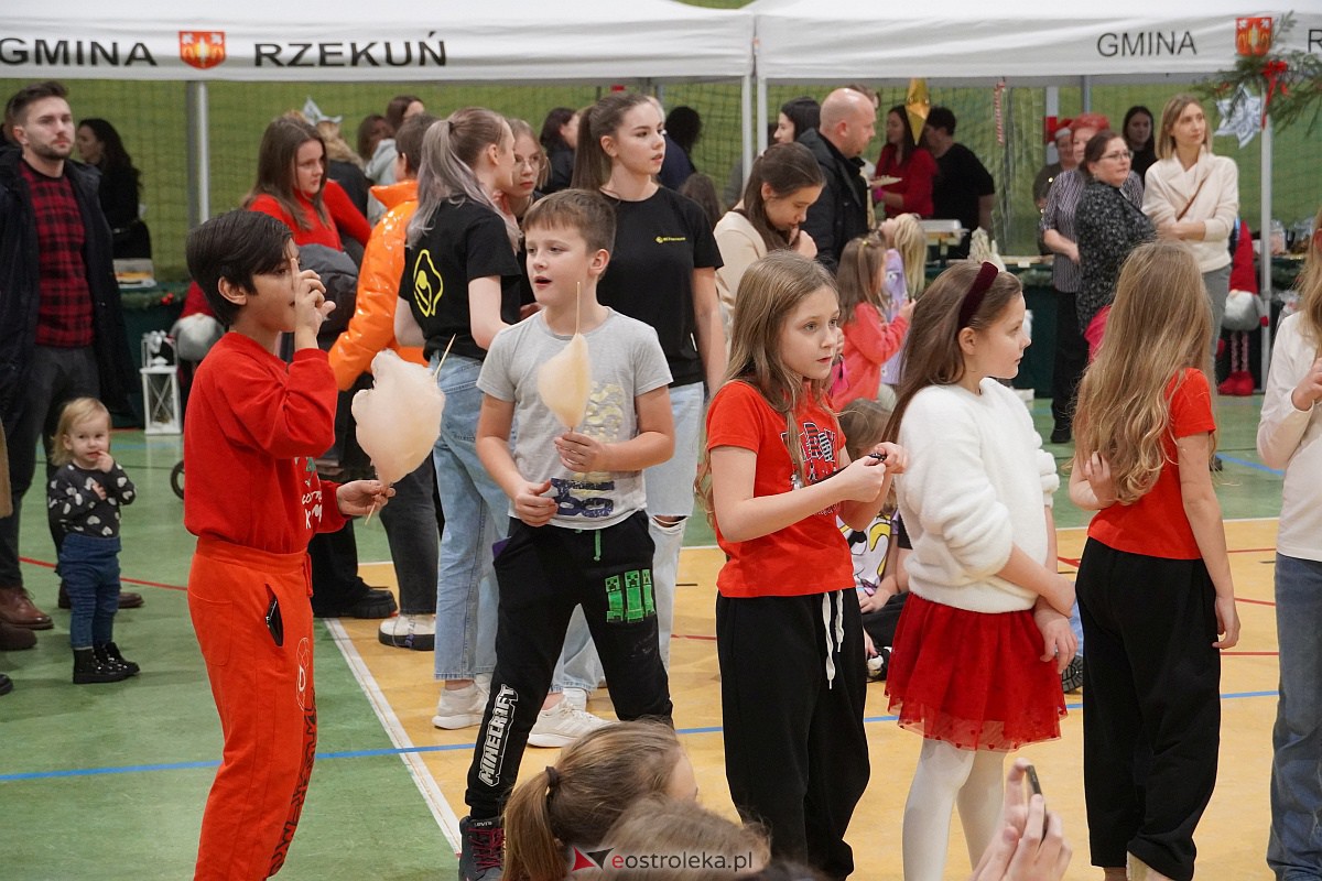 Kiermasz Bożonarodzeniowy w Rzekuniu [15.12.2023] - zdjęcie #1 - eOstroleka.pl