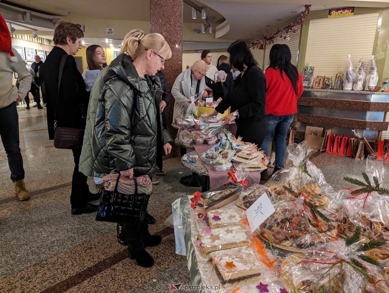 Kiermasz i spektakl dla Zuzi Berezy [16.12.2023] - zdjęcie #49 - eOstroleka.pl