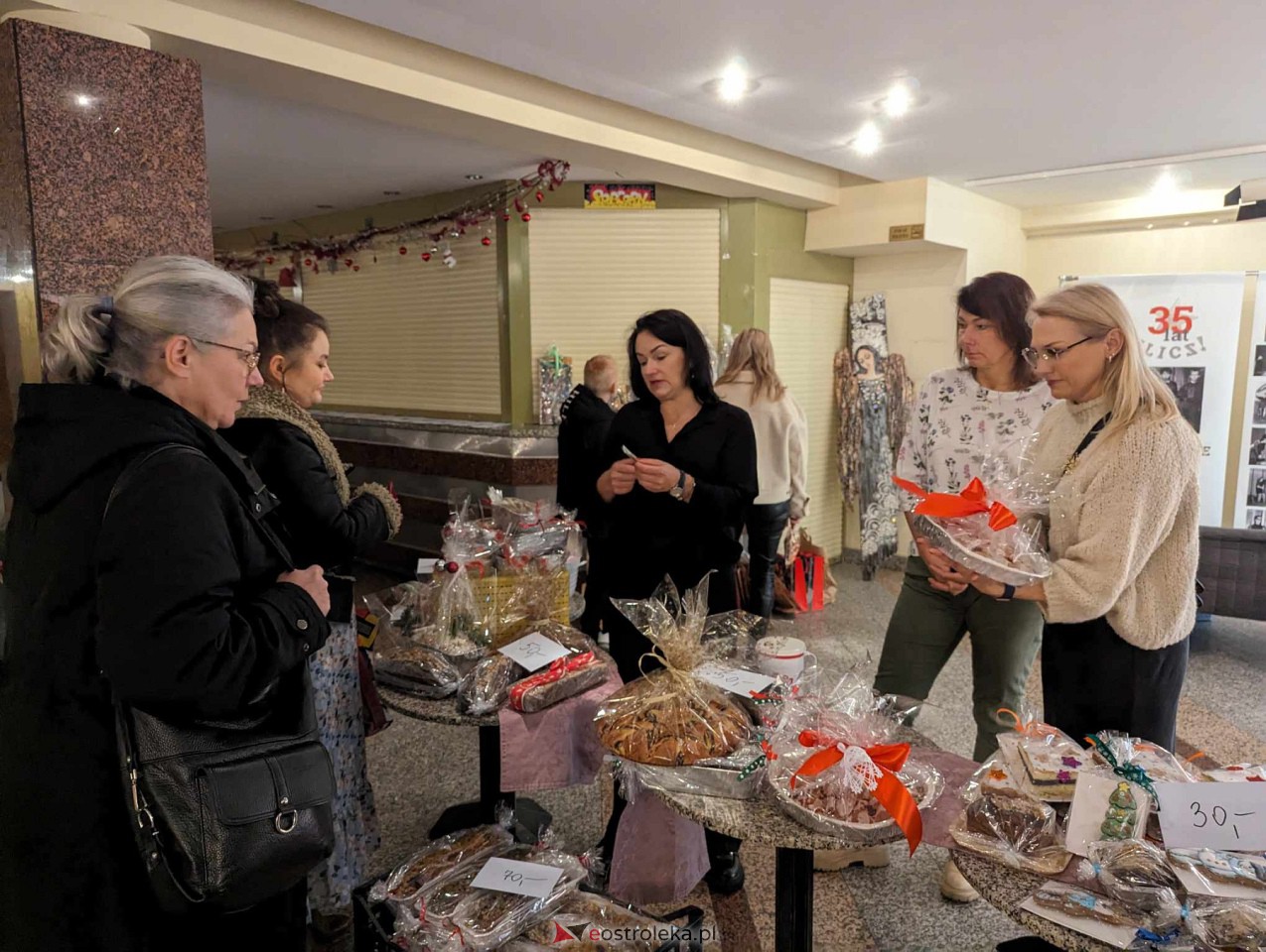 Kiermasz i spektakl dla Zuzi Berezy [16.12.2023] - zdjęcie #43 - eOstroleka.pl