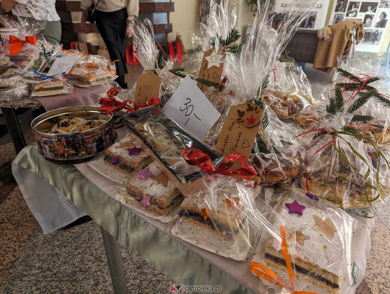 Kiermasz i spektakl dla Zuzi Berezy [16.12.2023] - zdjęcie #42 - eOstroleka.pl